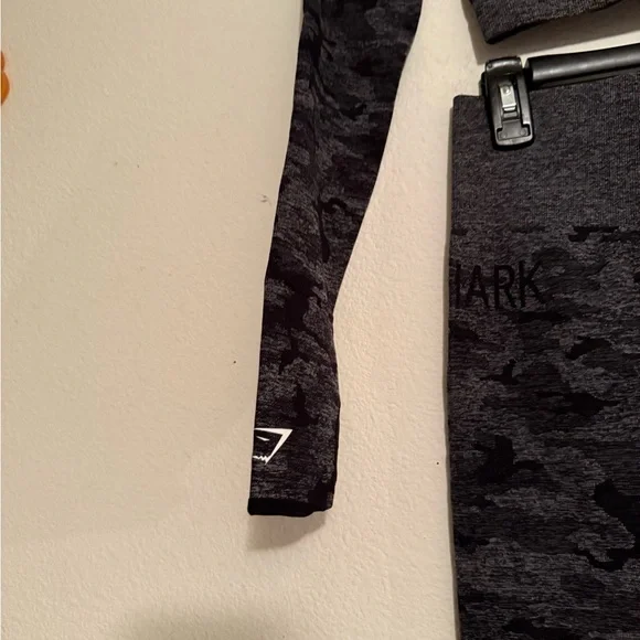 Gymshark womens Black Camo Leggings Set - Picture 4 of 6